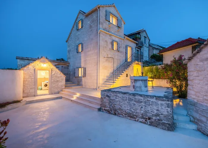 Komelo Villa Škrip