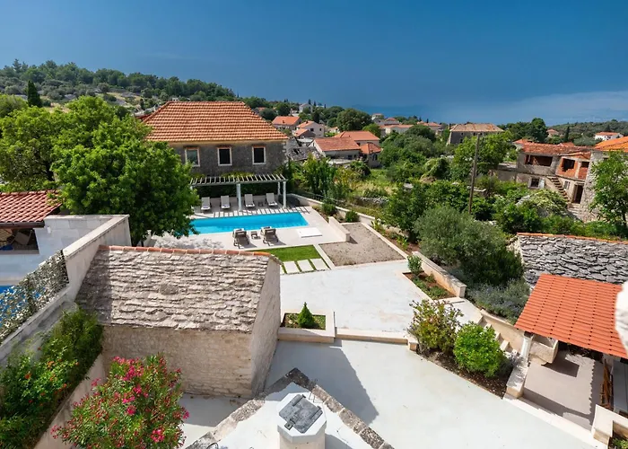 Komelo Villa