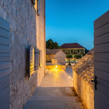 Βίλα Komelo Škrip