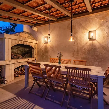 Komelo Βίλα Škrip