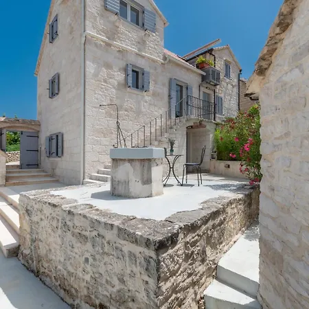 Βίλα Komelo Škrip